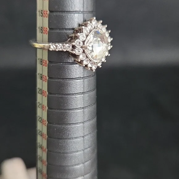 Brrighton Size 8 Clear Crystal Ring - Picture 4 of 8